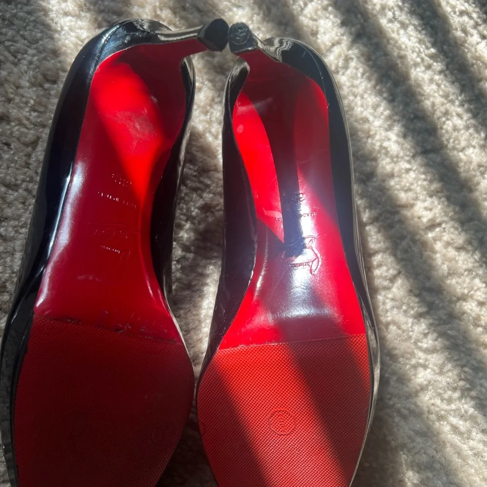 Christian Louboutin - Picture 6 of 10